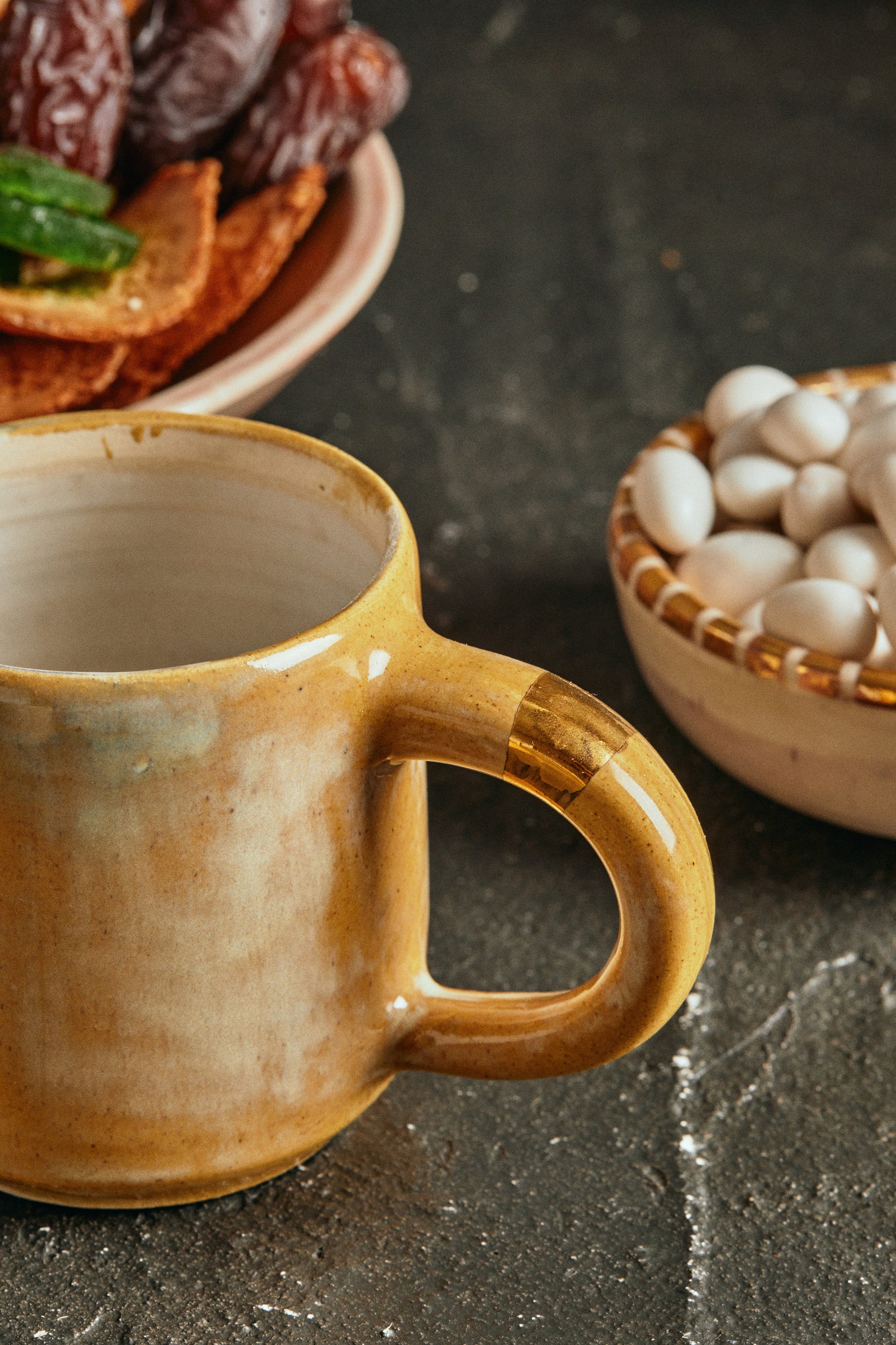 ANTIQUES MUG