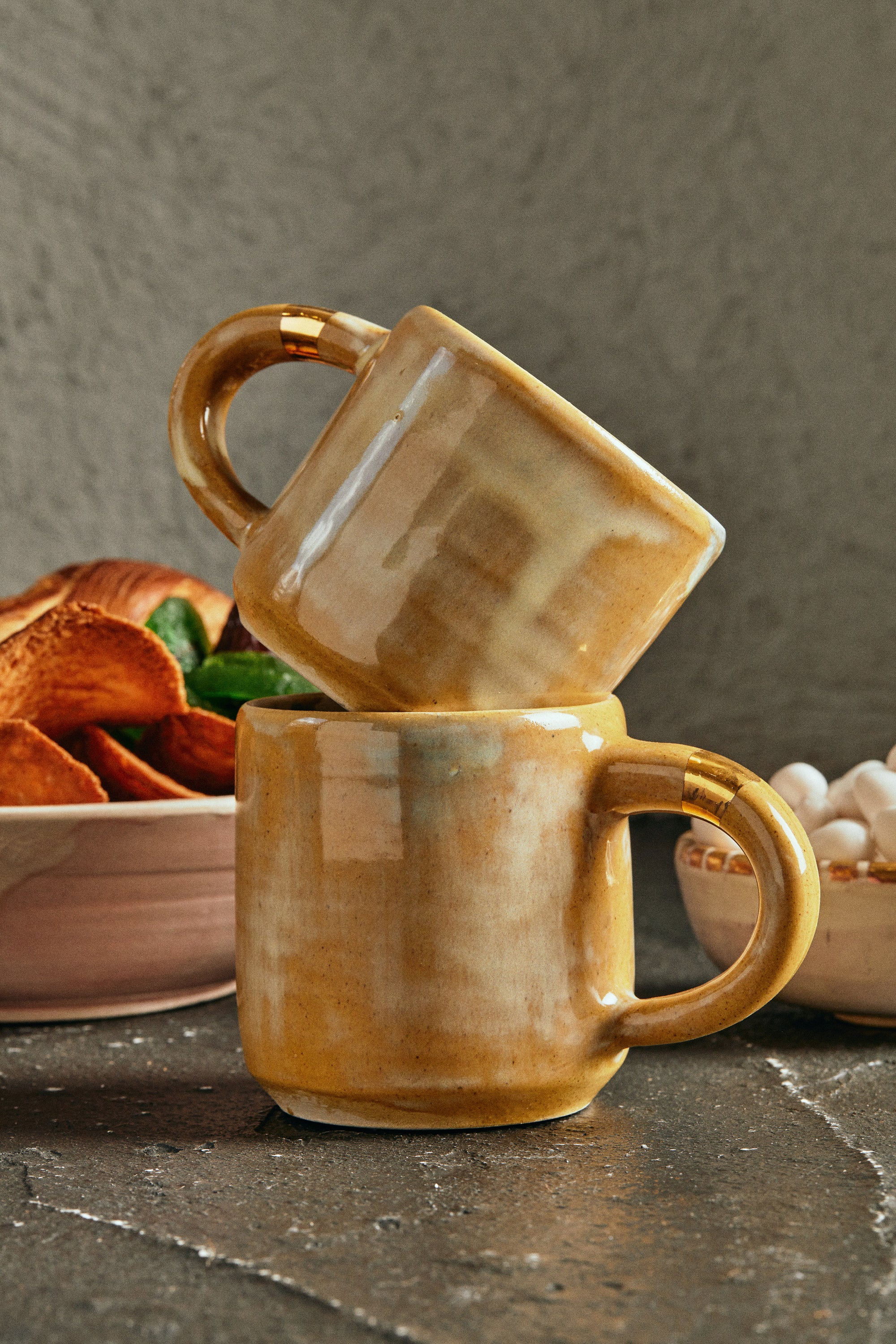 ANTIQUES MUG