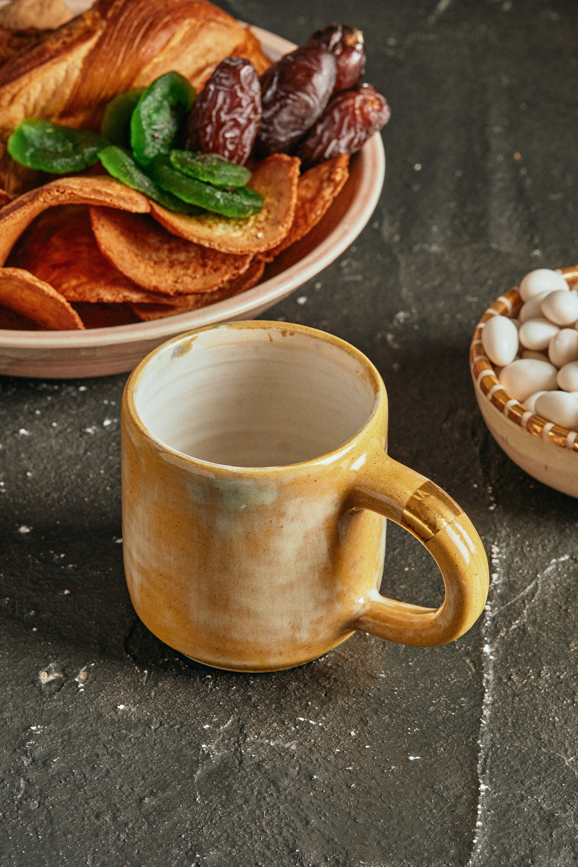ANTIQUES MUG