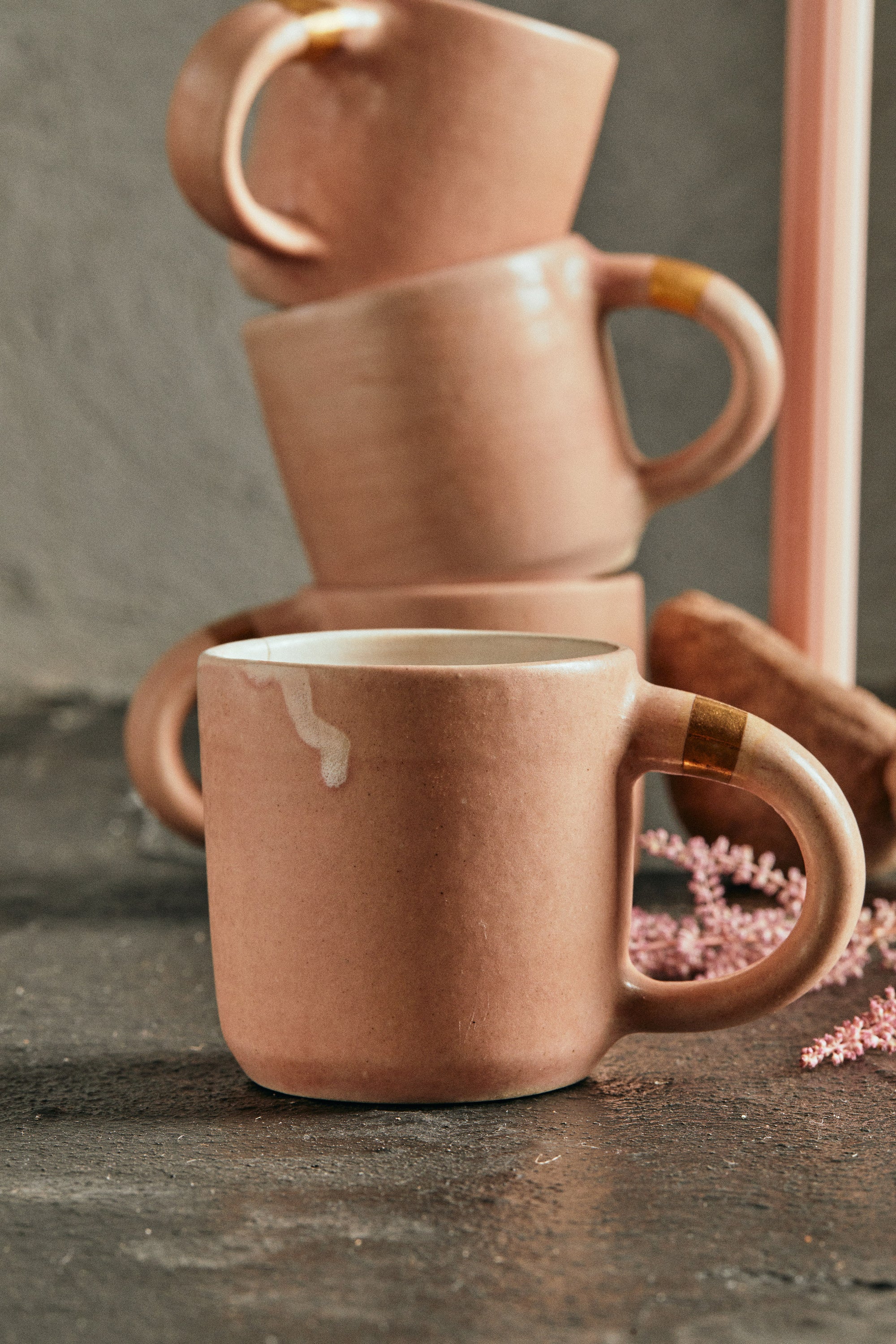 ANTIQUES MUG