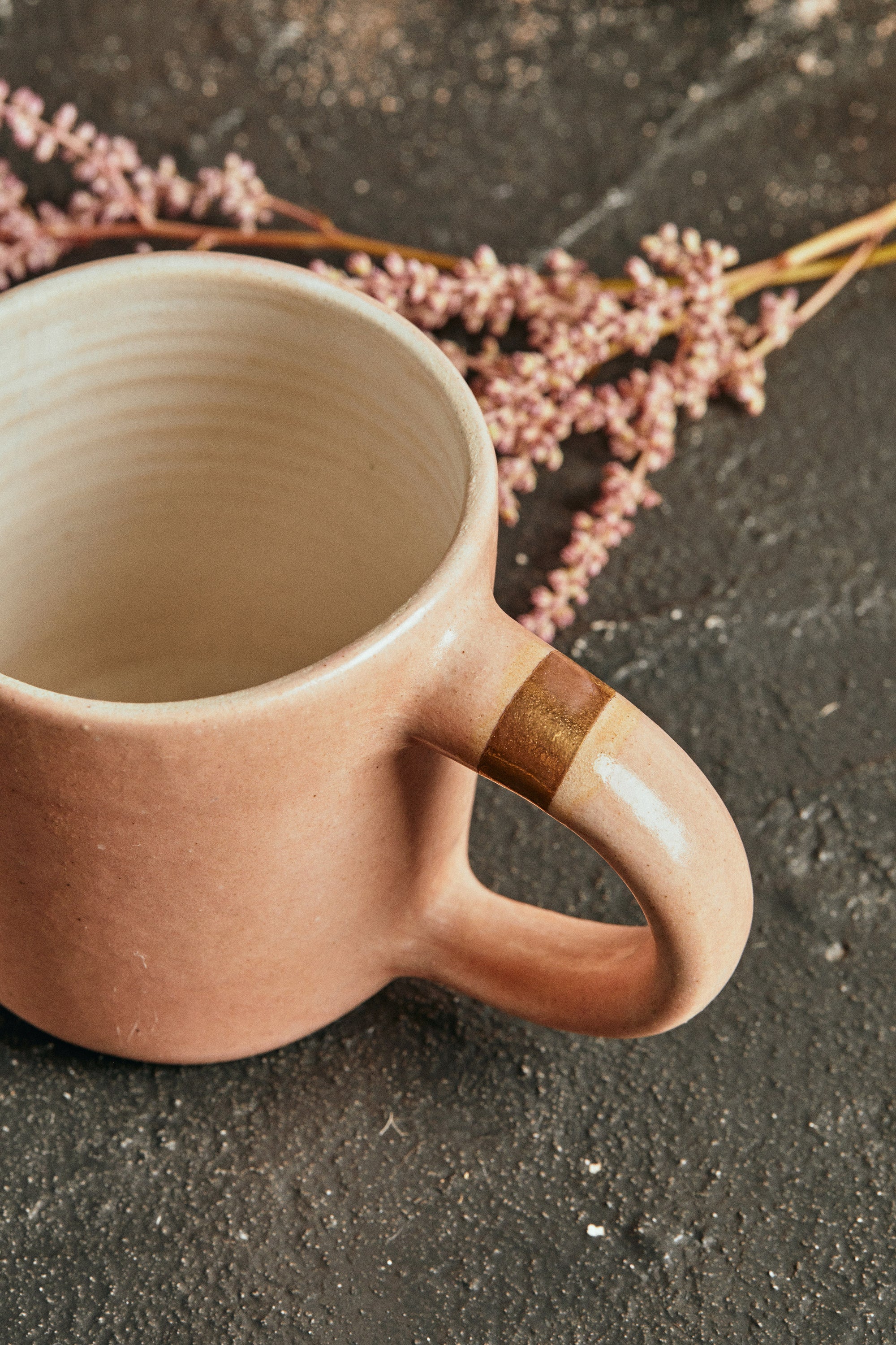 ANTIQUES MUG