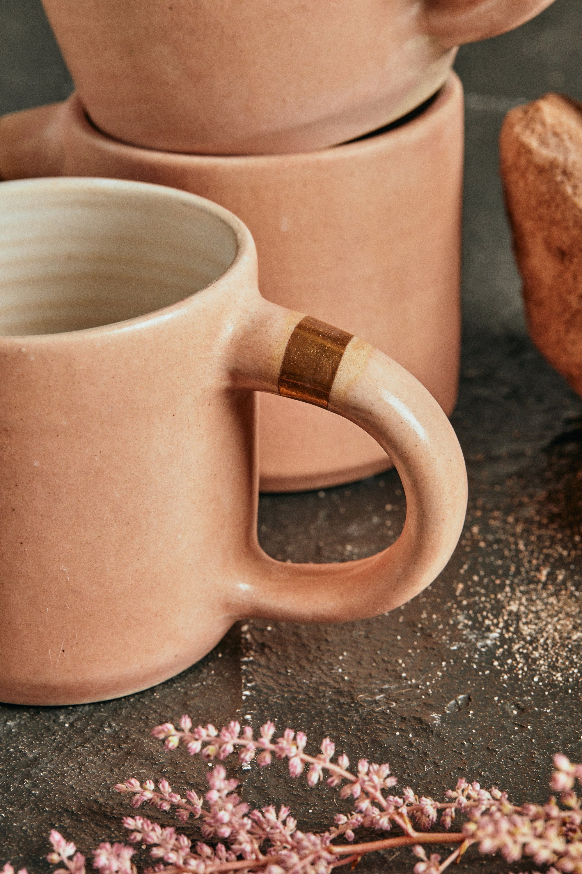 ANTIQUES MUG
