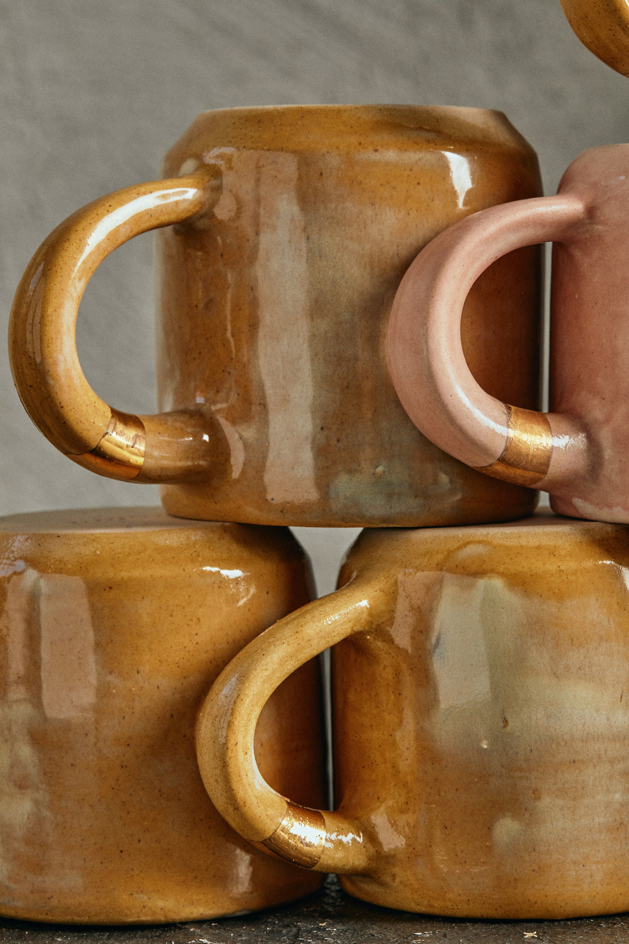 ANTIQUES MUG