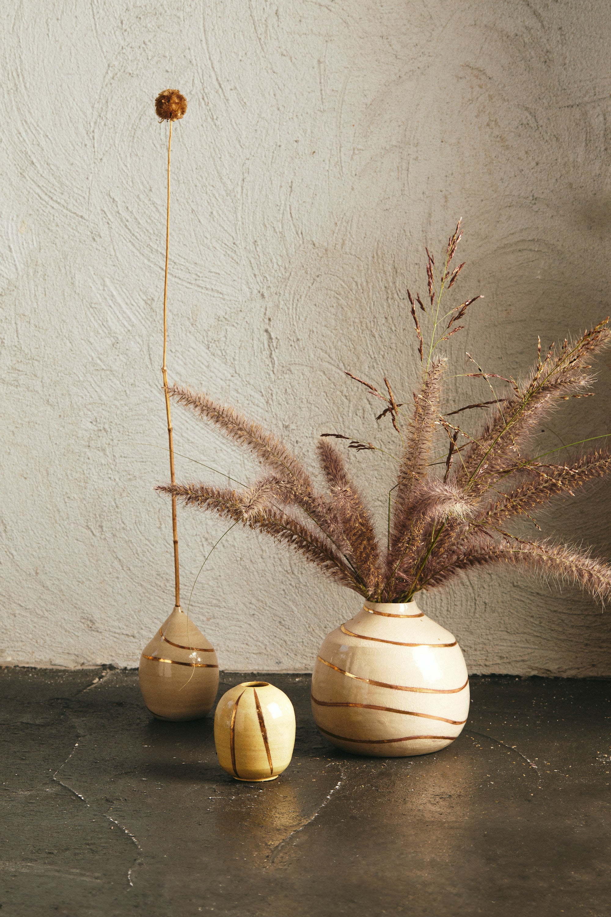 ANTIQUES TWIRL VASE