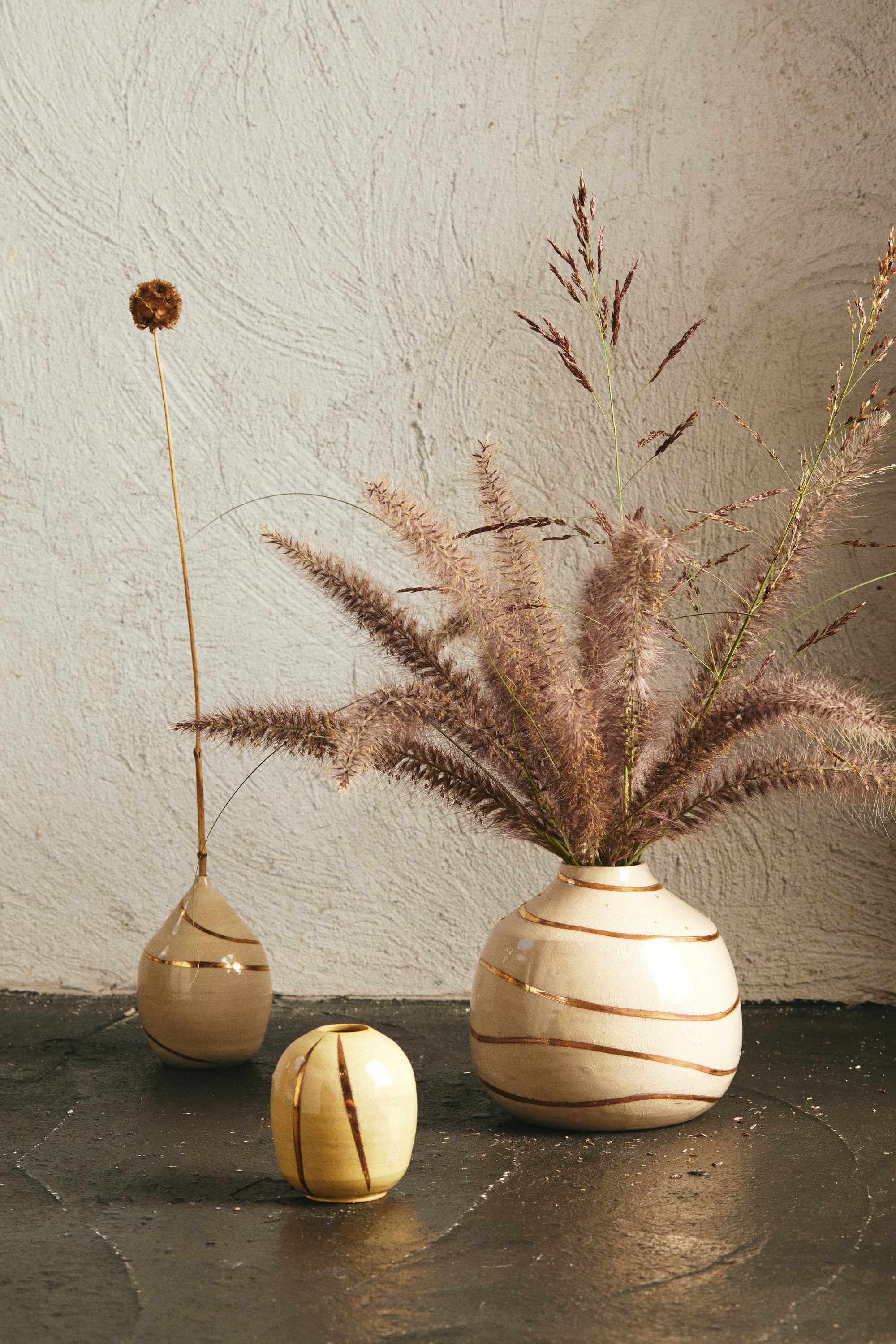 ANTIQUES TWIRL VASE