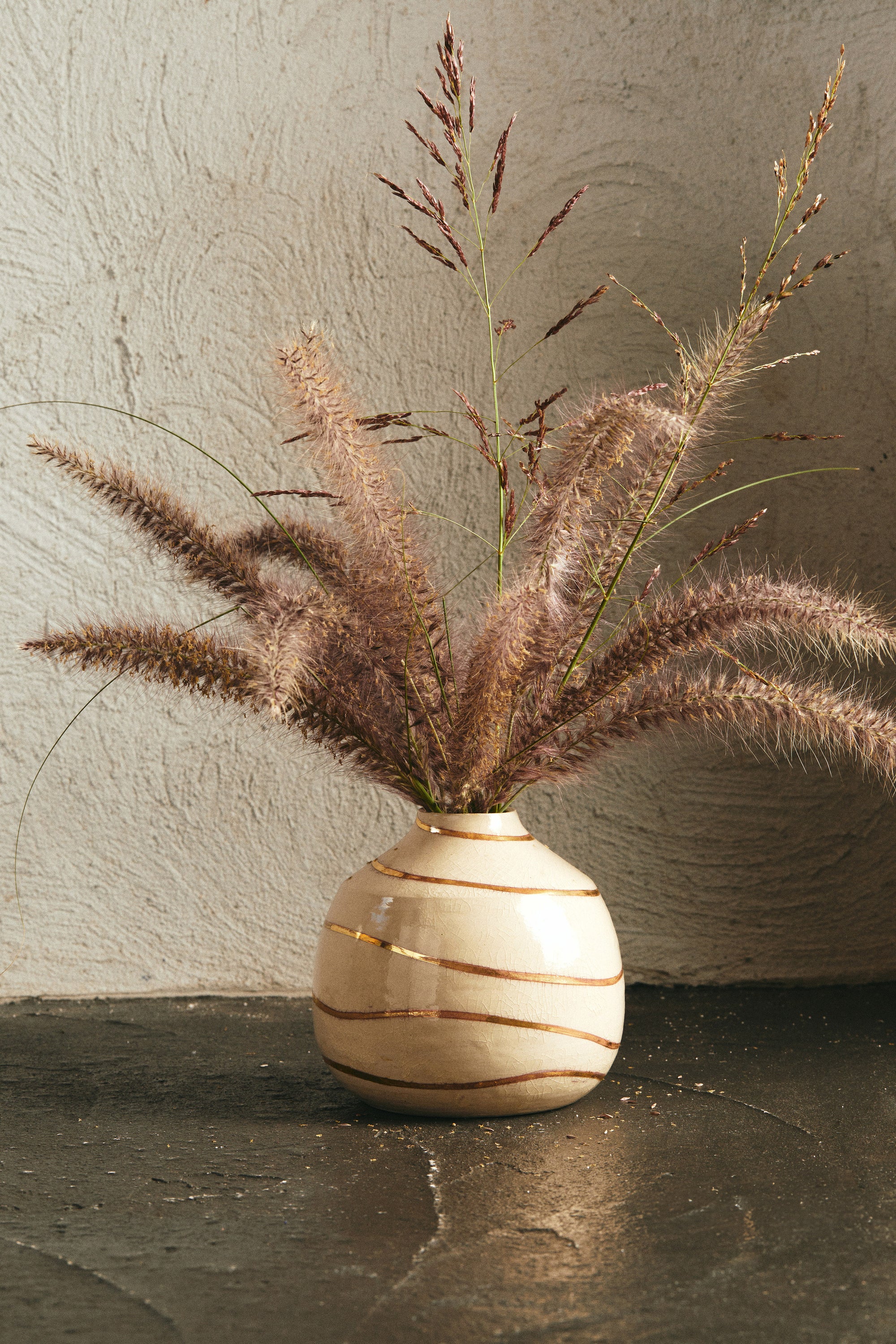 ANTIQUES TWIRL VASE
